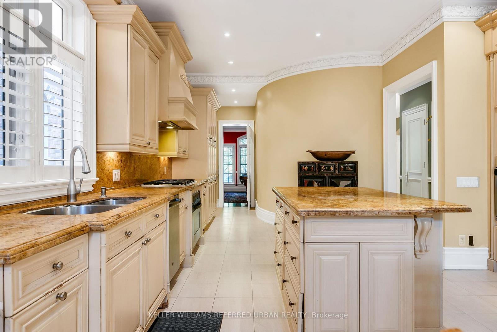 45 Mathersfield Drive, Toronto, Ontario  M4W 3W4 - Photo 9 - C12423107