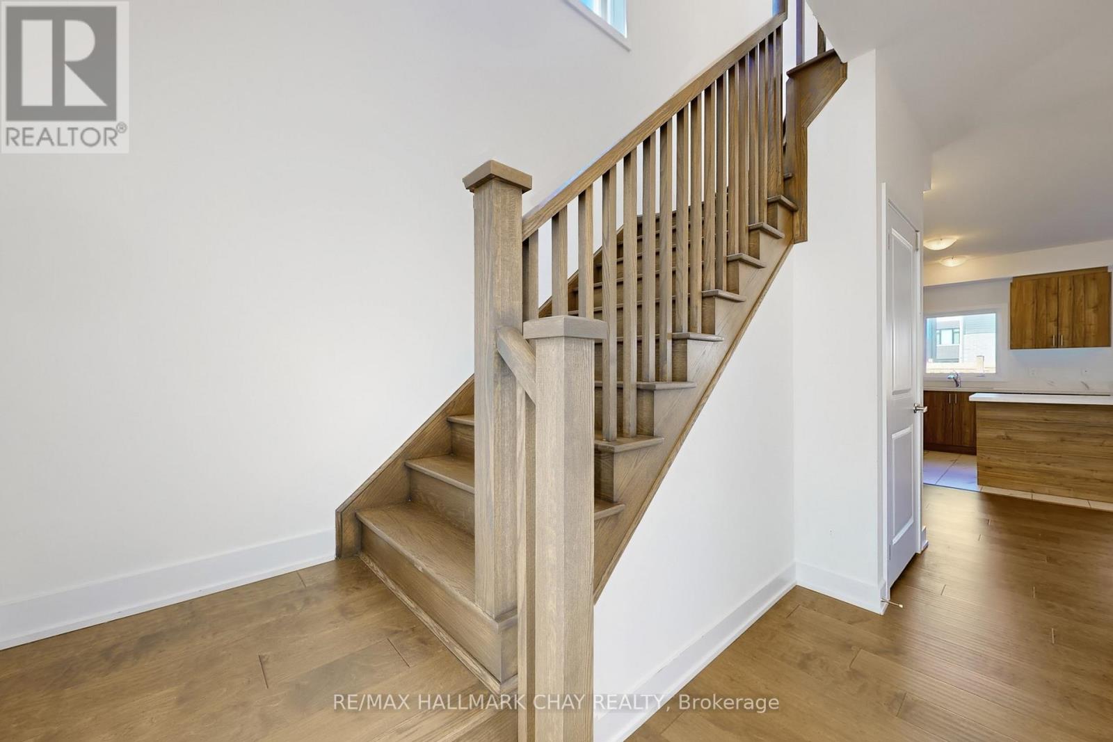37 Turnberry Lane, Barrie, Ontario  L9J 0M8 - Photo 14 - S12419123
