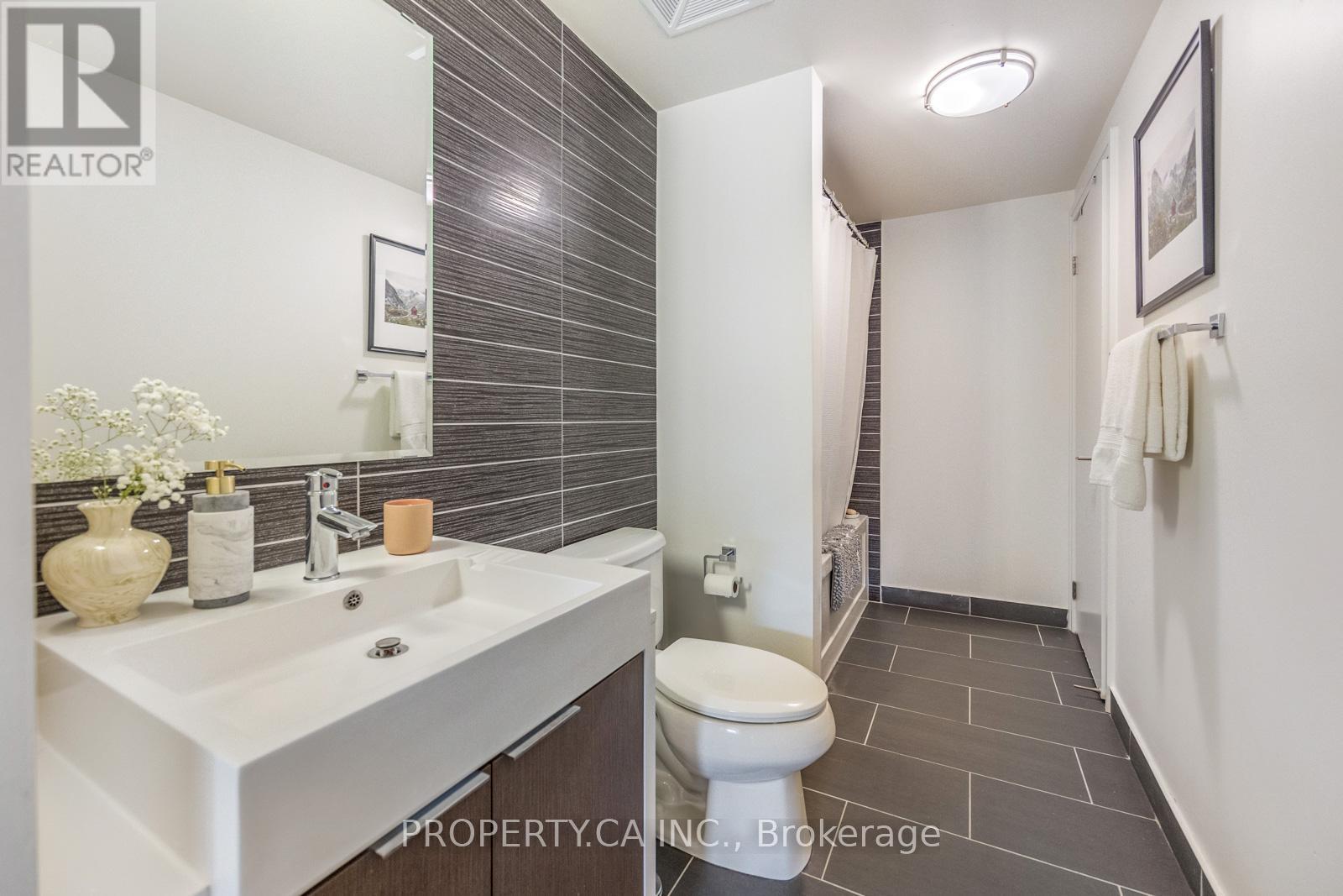 329 - 5 Hanna Avenue, Toronto, Ontario  M6K 0B3 - Photo 11 - C12423144