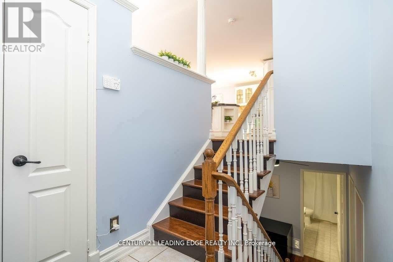 507 Dunlop Street, Whitby, Ontario  L1N 1V3 - Photo 3 - E12423090