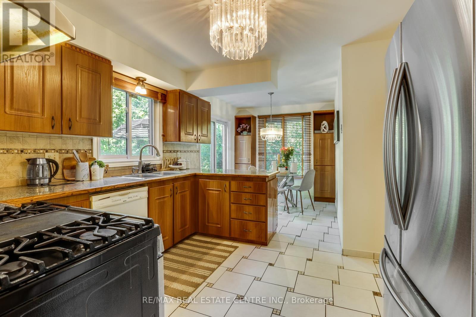 66 Nanette Drive N, London North, Ontario  N5X 3L4 - Photo 8 - X12422215