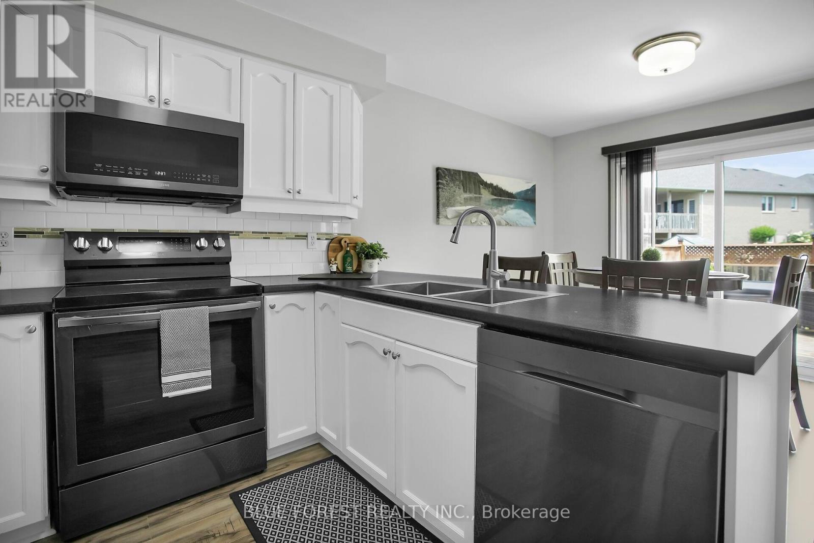 2949 Meadowgate Boulevard, London South, Ontario  N6M 1L3 - Photo 10 - X12423162