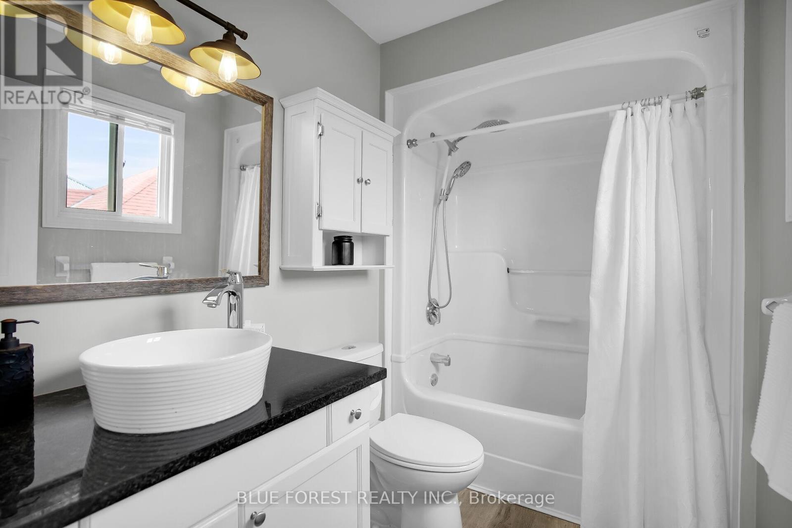 2949 Meadowgate Boulevard, London South, Ontario  N6M 1L3 - Photo 19 - X12423162