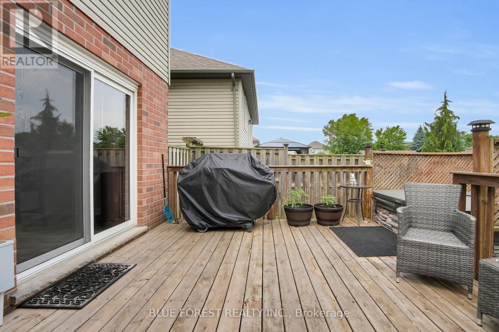 2949 Meadowgate Boulevard, London South, Ontario  N6M 1L3 - Photo 31 - X12423162
