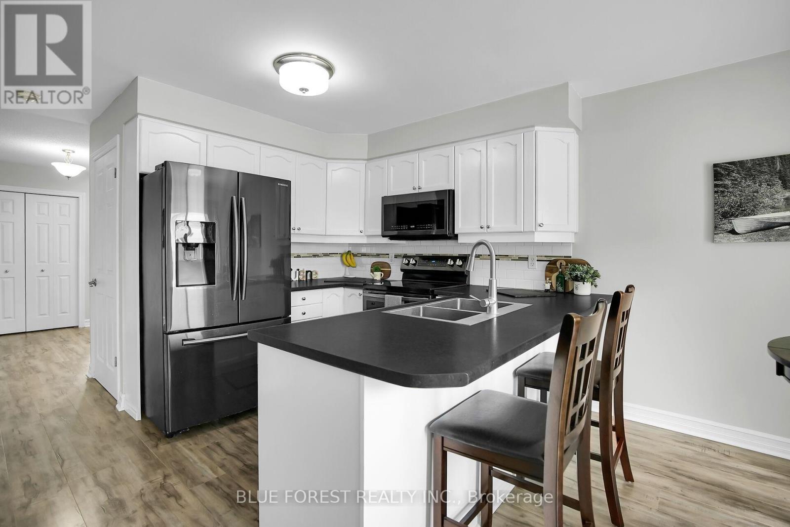 2949 Meadowgate Boulevard, London South, Ontario  N6M 1L3 - Photo 8 - X12423162