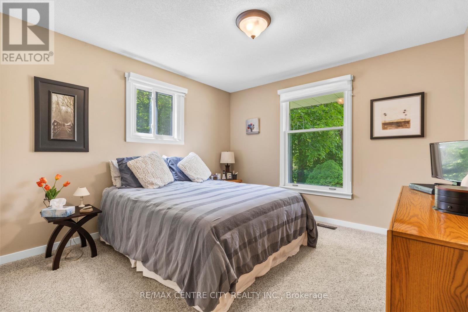 4500 East Road E, Central Elgin, Ontario  N5L 1A7 - Photo 11 - X12423316