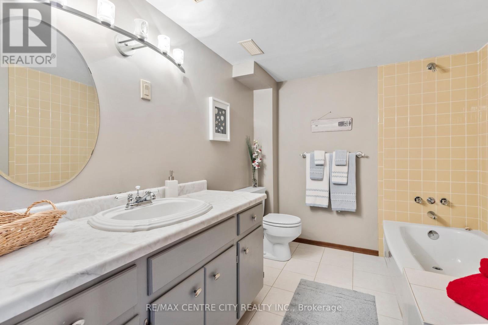 4500 East Road E, Central Elgin, Ontario  N5L 1A7 - Photo 18 - X12423316
