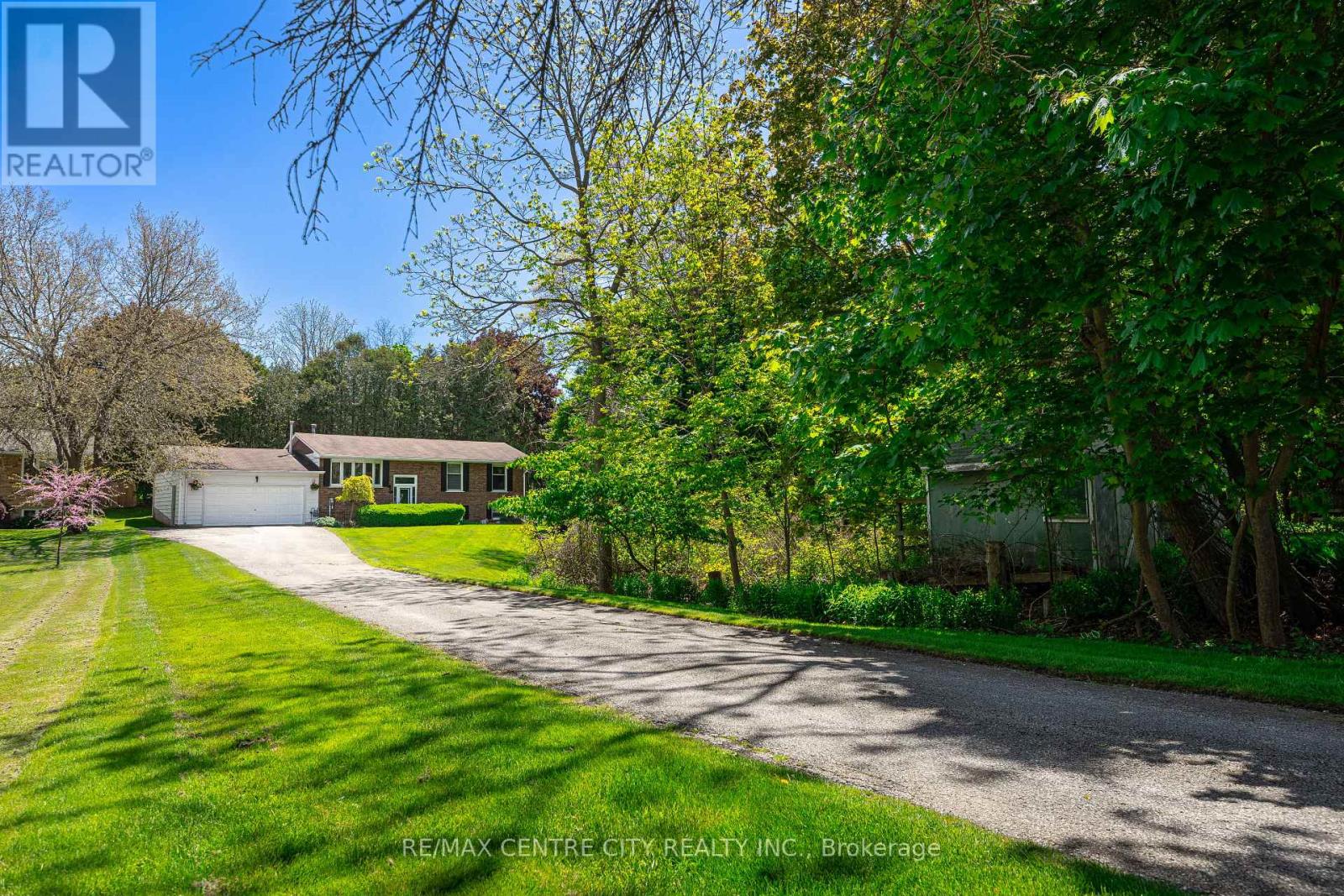 4500 East Road E, Central Elgin, Ontario  N5L 1A7 - Photo 2 - X12423316