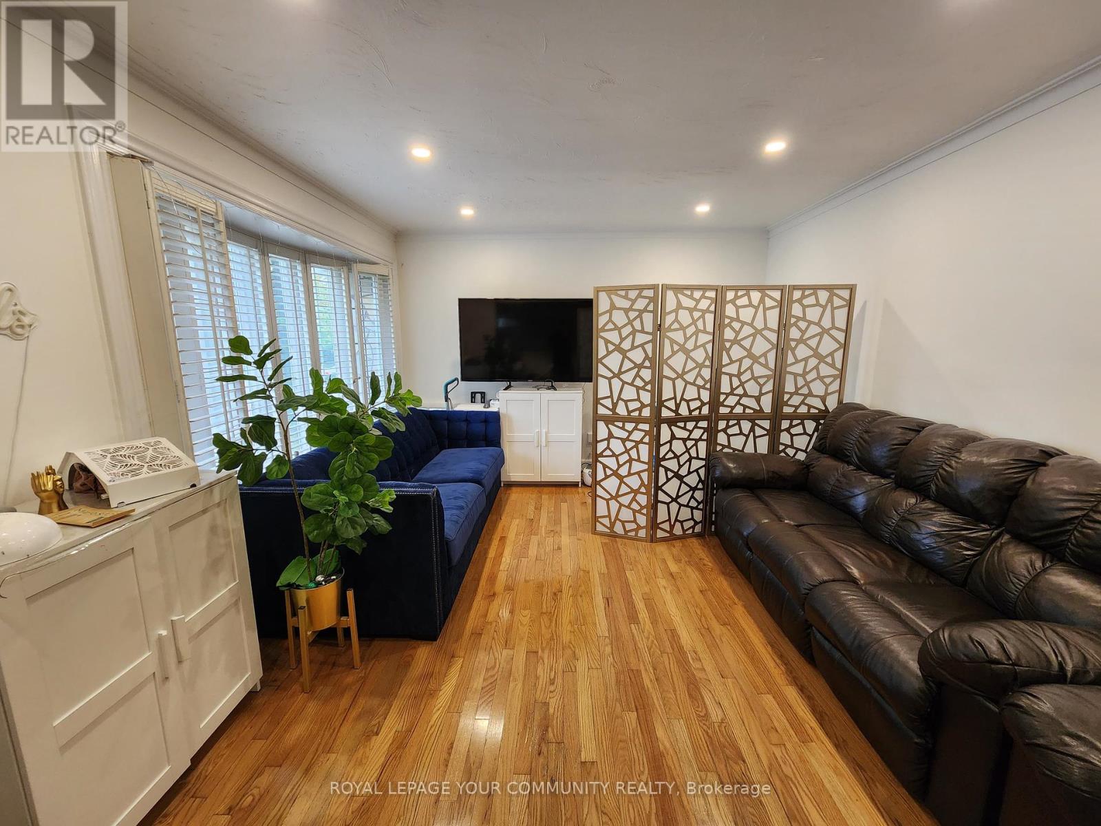 394 Paliser Crescent N, Richmond Hill, Ontario  L4C 1R6 - Photo 2 - N12423103