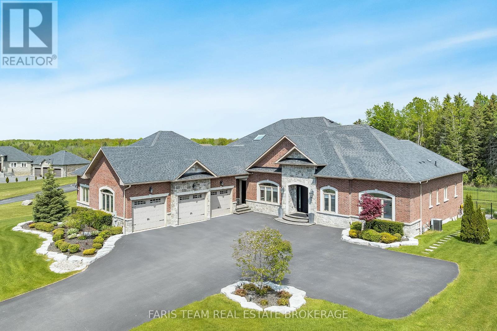 158 Dale Crescent, Bradford West Gwillimbury, Ontario  L0L 1L0 - Photo 1 - N12423106