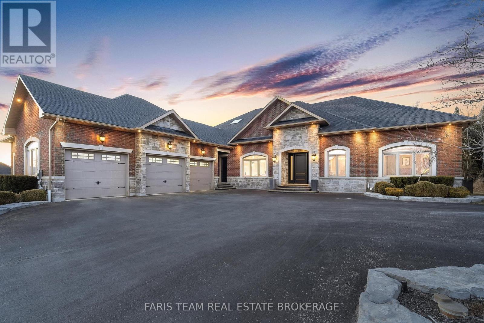 158 Dale Crescent, Bradford West Gwillimbury, Ontario  L0L 1L0 - Photo 2 - N12423106