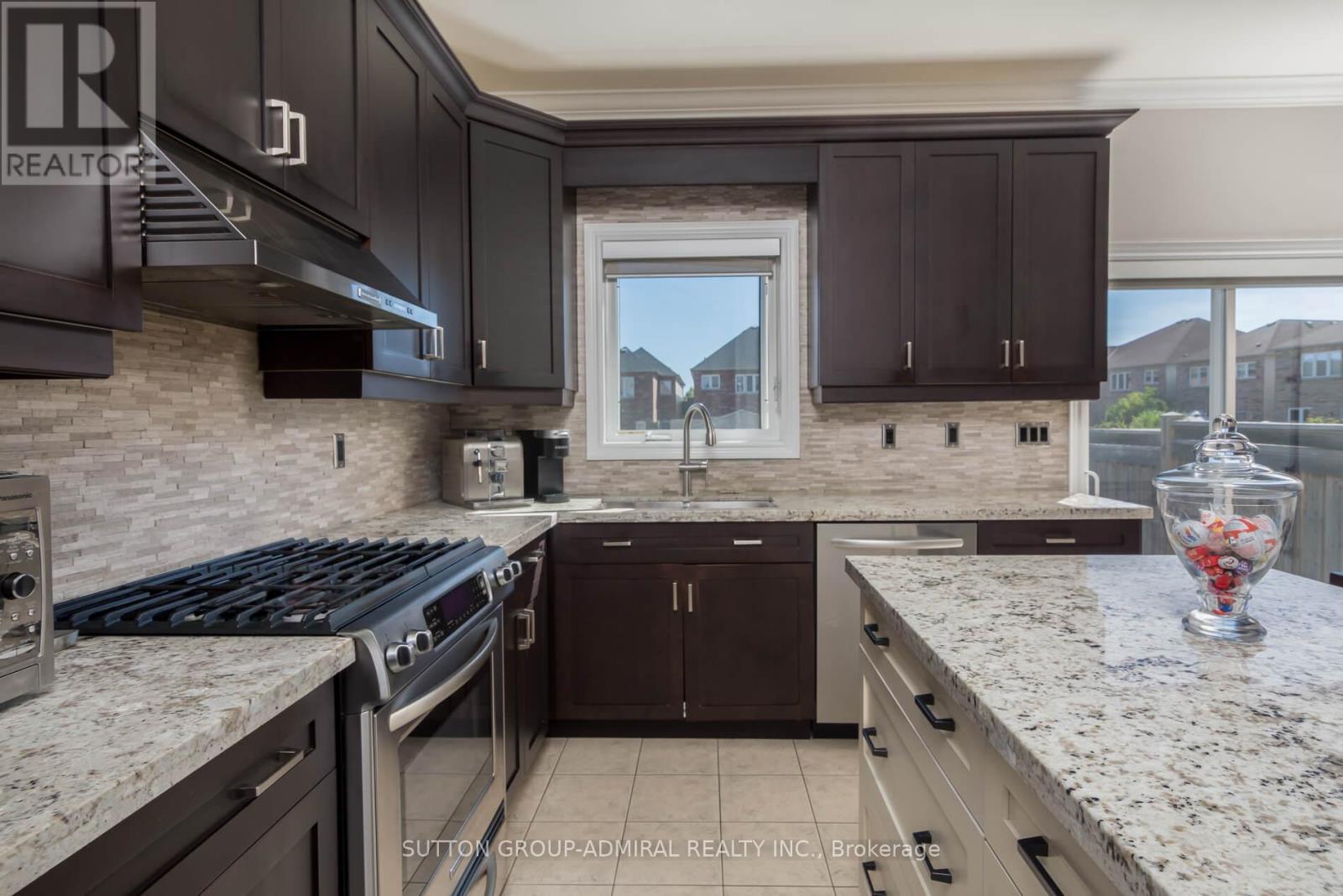 227 Canada Drive, Vaughan, Ontario  L4H 0K2 - Photo 12 - N12423158
