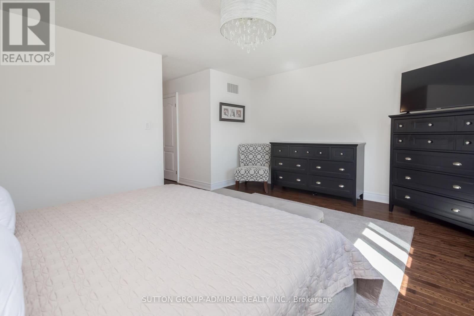 227 Canada Drive, Vaughan, Ontario  L4H 0K2 - Photo 18 - N12423158