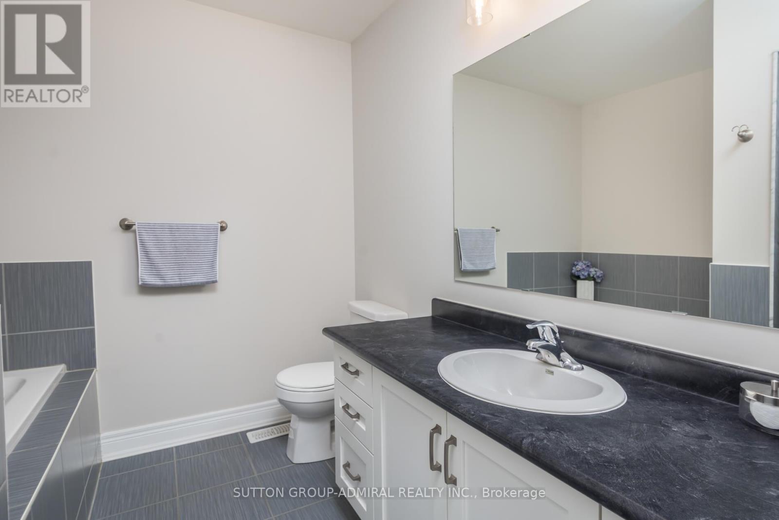 227 Canada Drive, Vaughan, Ontario  L4H 0K2 - Photo 19 - N12423158