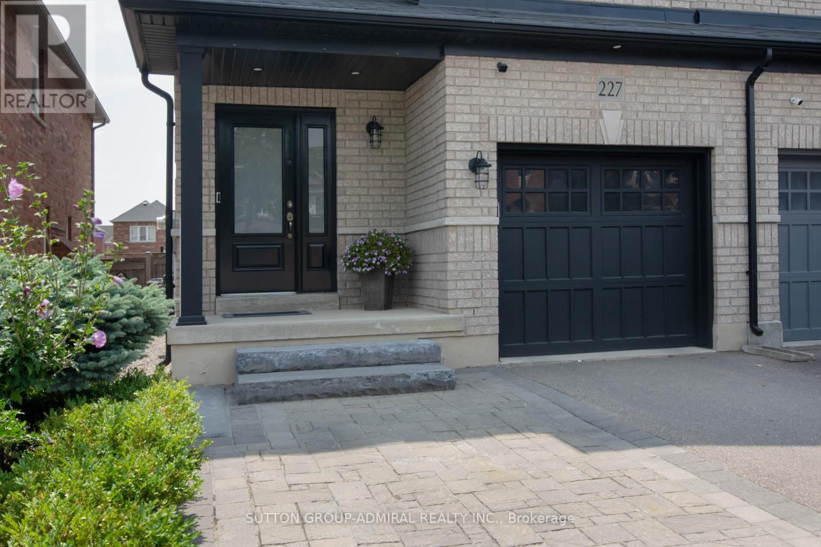227 Canada Drive, Vaughan, Ontario  L4H 0K2 - Photo 3 - N12423158