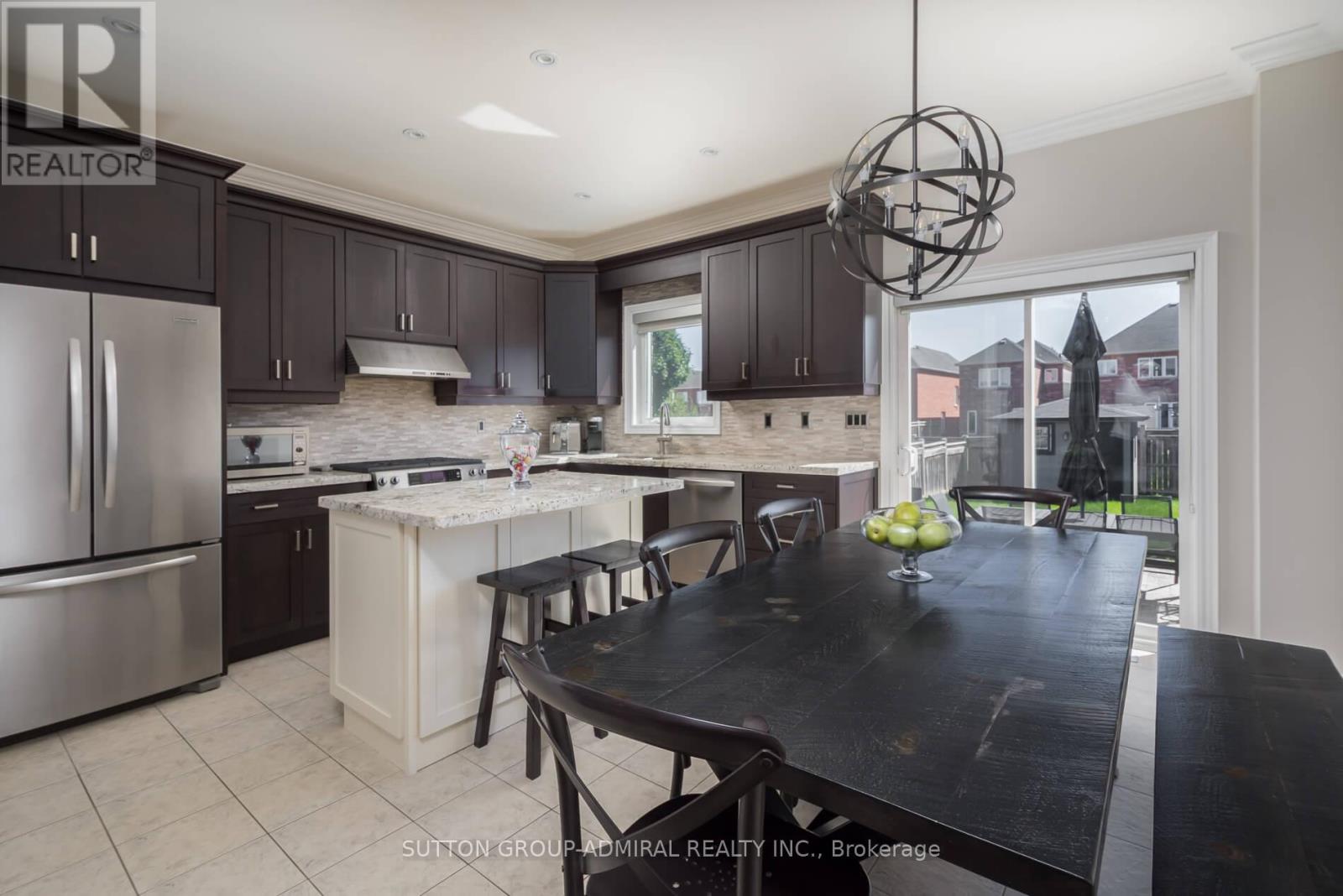 227 Canada Drive, Vaughan, Ontario  L4H 0K2 - Photo 9 - N12423158