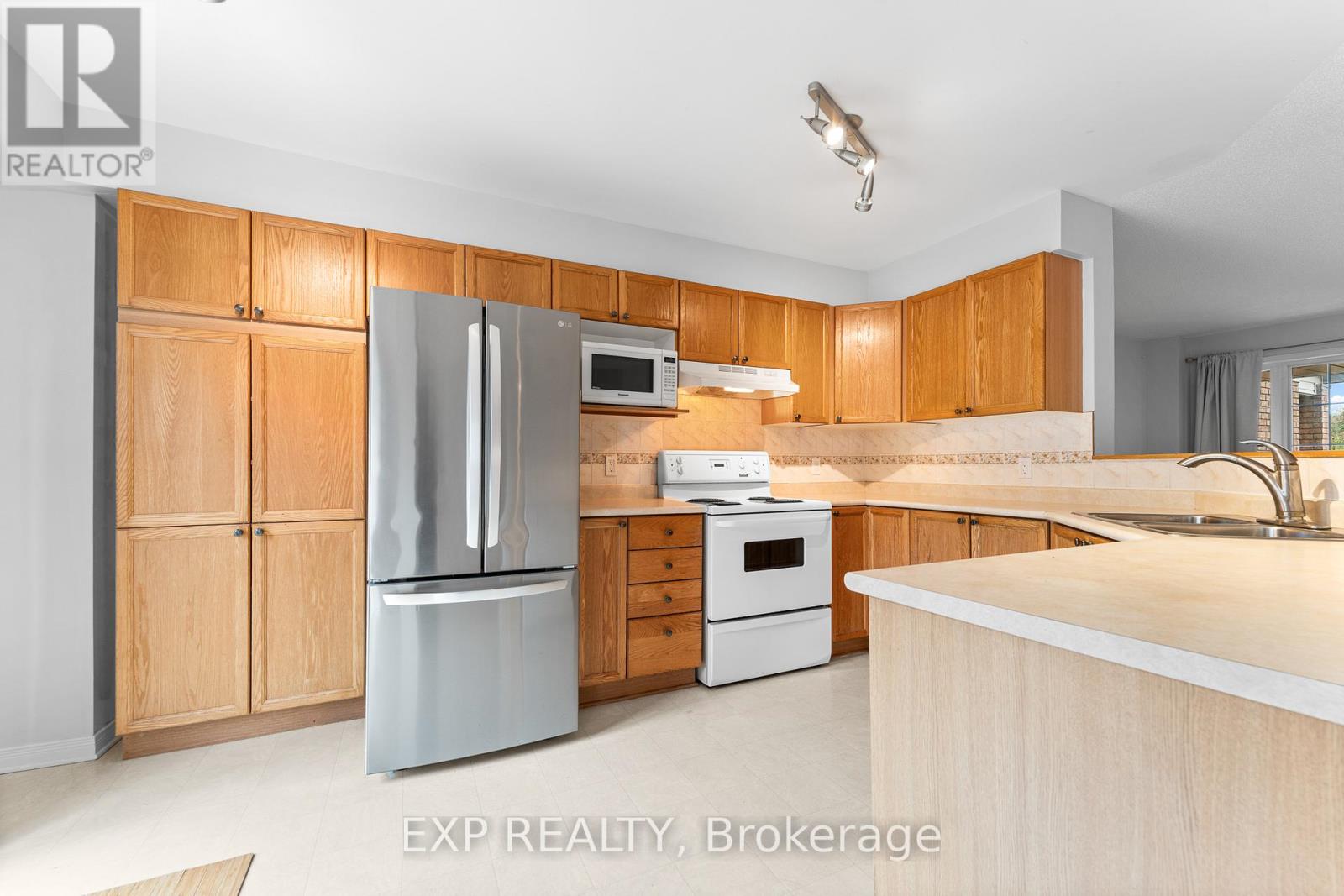 14 Drumso Street, Ottawa, Ontario  K1T 3Y2 - Photo 12 - X12423212
