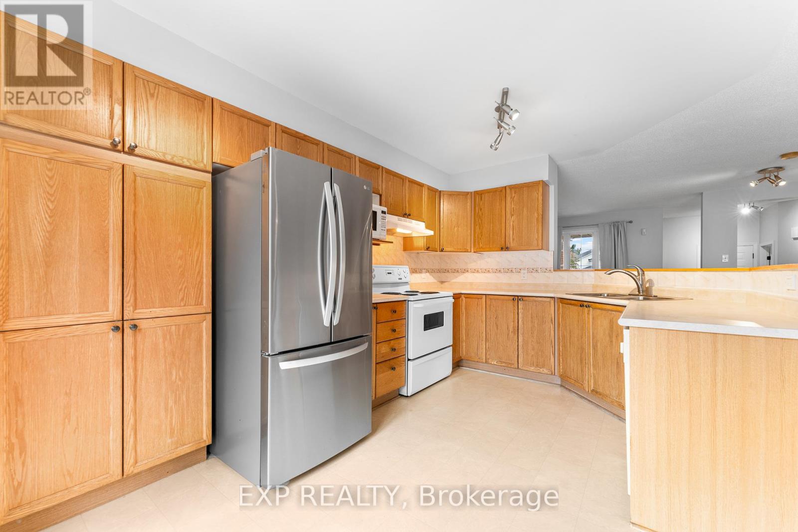 14 Drumso Street, Ottawa, Ontario  K1T 3Y2 - Photo 13 - X12423212