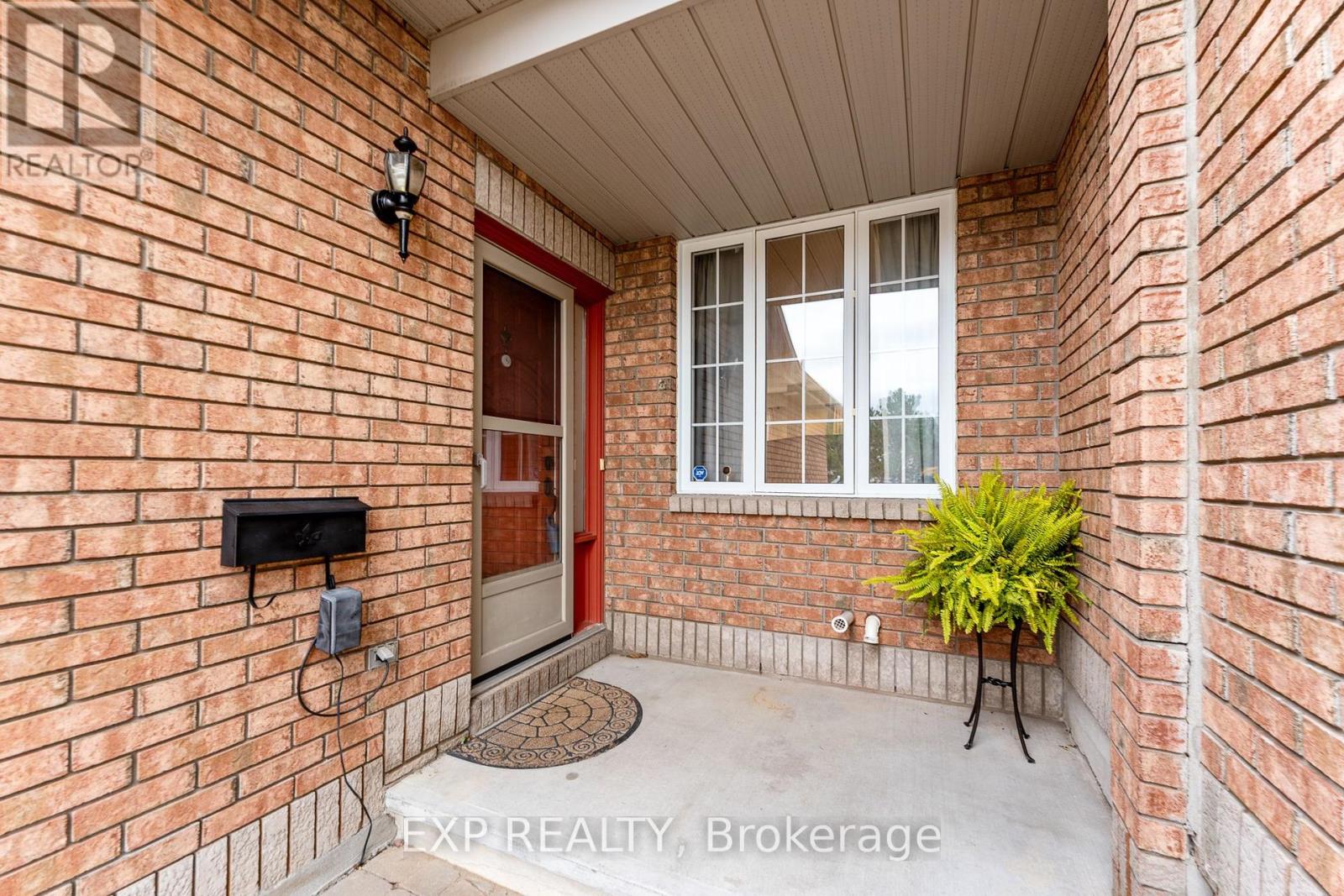 14 Drumso Street, Ottawa, Ontario  K1T 3Y2 - Photo 3 - X12423212
