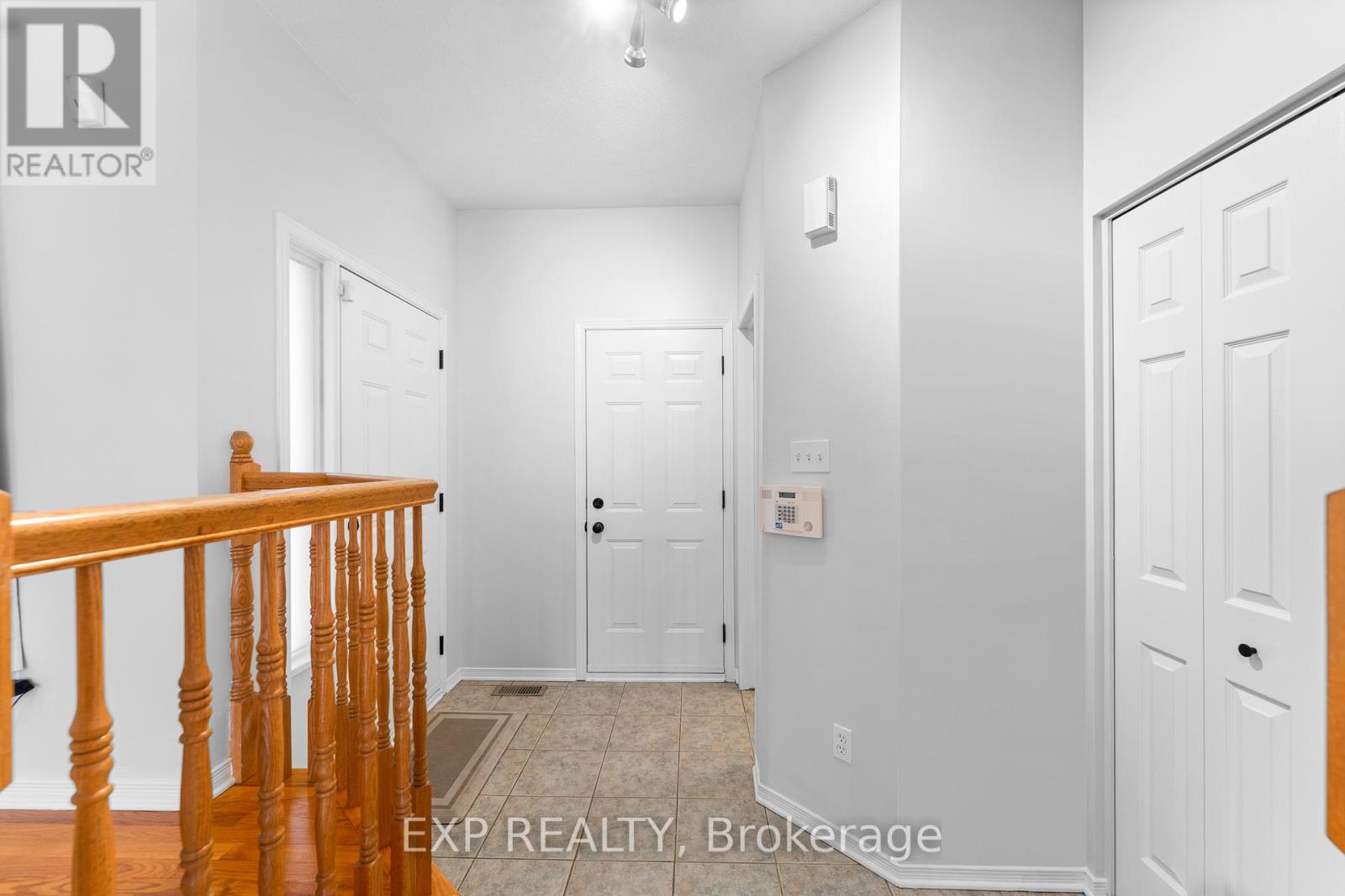 14 Drumso Street, Ottawa, Ontario  K1T 3Y2 - Photo 4 - X12423212