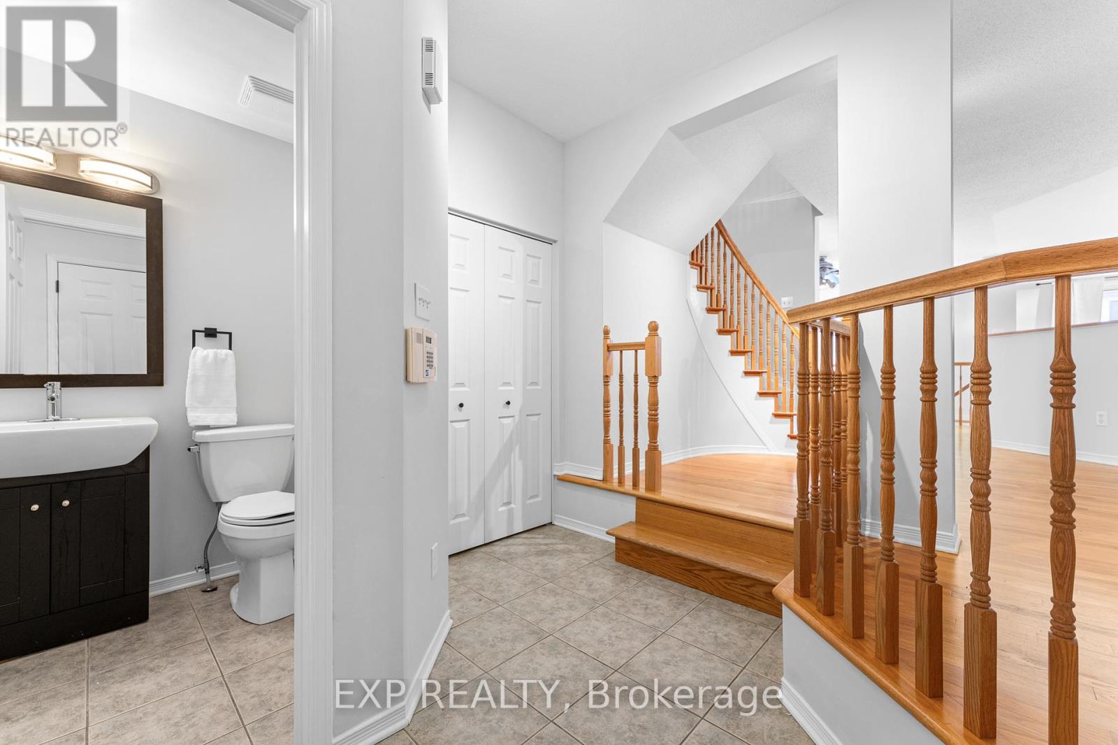 14 Drumso Street, Ottawa, Ontario  K1T 3Y2 - Photo 5 - X12423212
