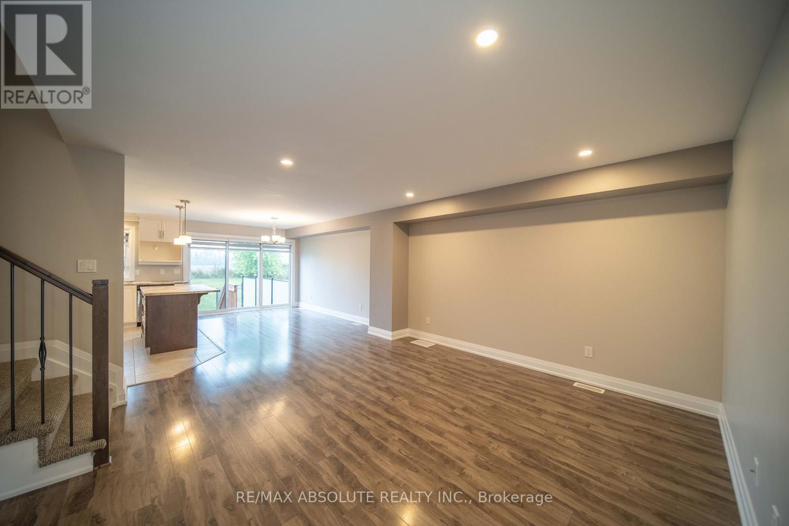 287 Belfort Street, Russell, Ontario  K0A 1W0 - Photo 8 - X12423223