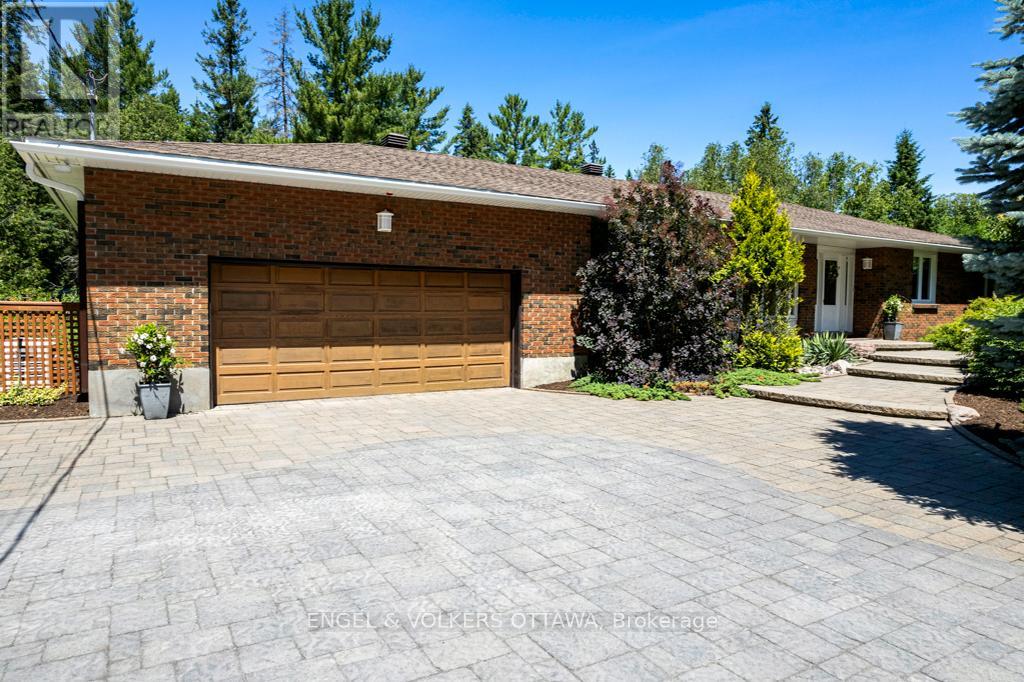 656 Spruce Ridge Road, Ottawa, Ontario  K0A 1L0 - Photo 1 - X12423227