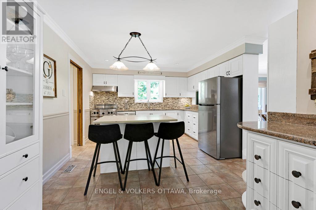 656 Spruce Ridge Road, Ottawa, Ontario  K0A 1L0 - Photo 14 - X12423227