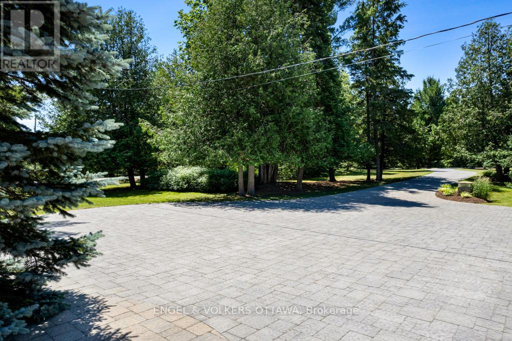 656 Spruce Ridge Road, Ottawa, Ontario  K0A 1L0 - Photo 2 - X12423227
