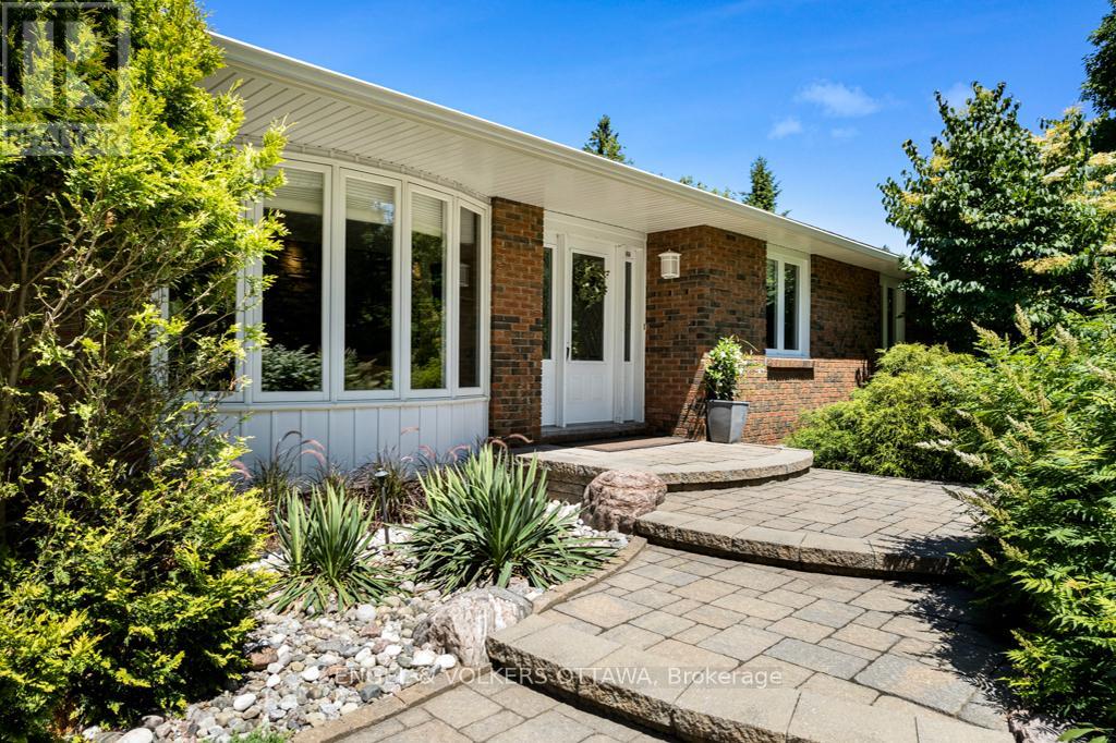 656 Spruce Ridge Road, Ottawa, Ontario  K0A 1L0 - Photo 3 - X12423227