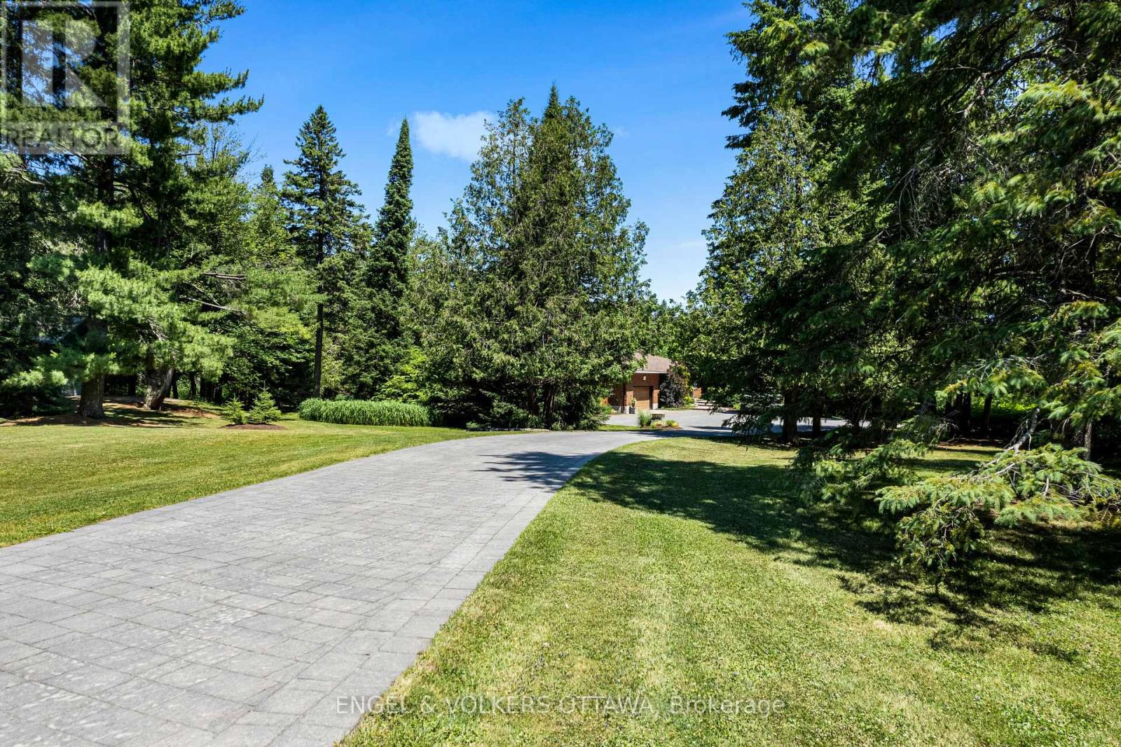 656 Spruce Ridge Road, Ottawa, Ontario  K0A 1L0 - Photo 45 - X12423227