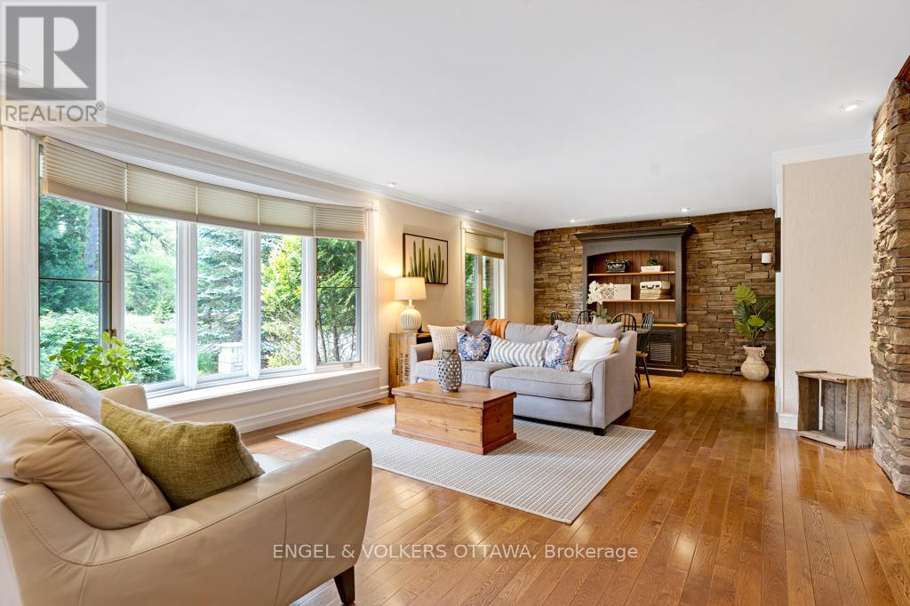 656 Spruce Ridge Road, Ottawa, Ontario  K0A 1L0 - Photo 5 - X12423227