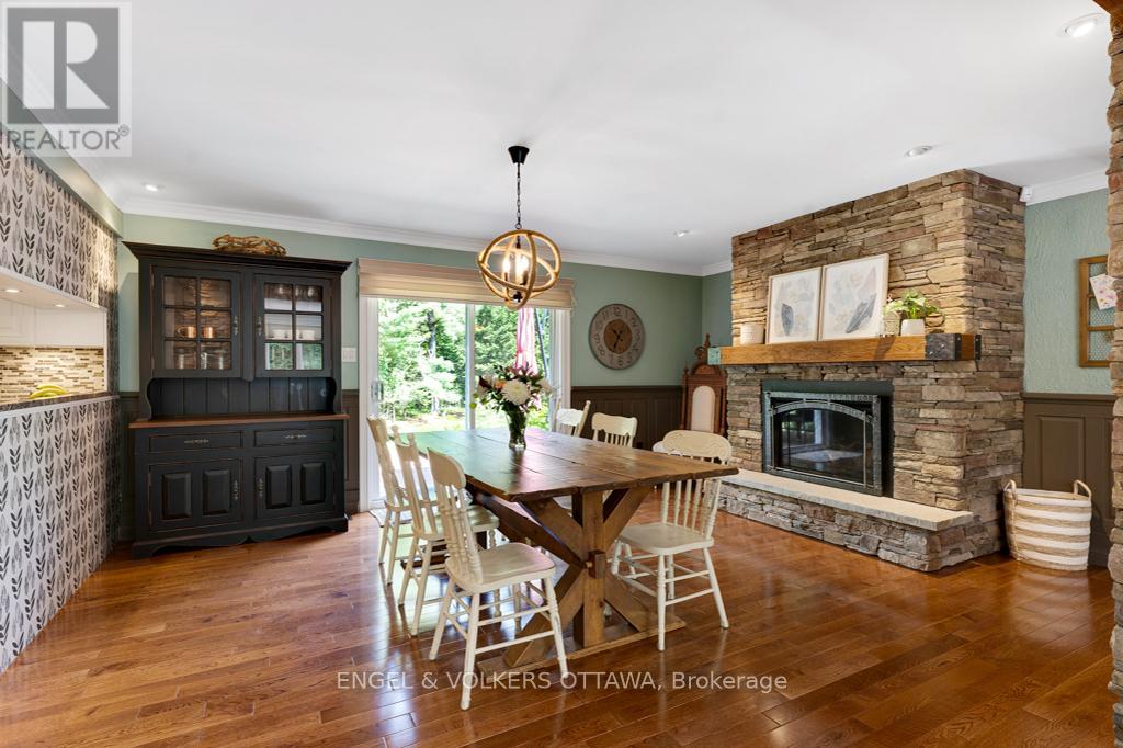 656 Spruce Ridge Road, Ottawa, Ontario  K0A 1L0 - Photo 9 - X12423227