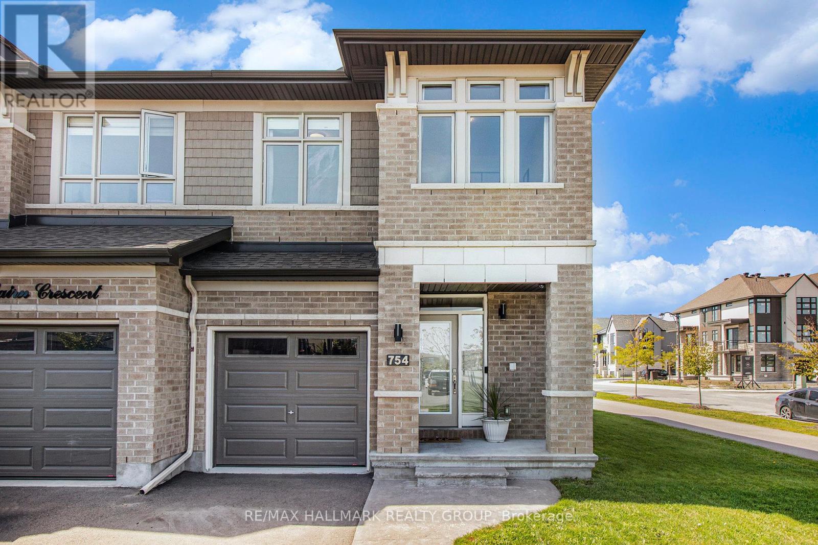 754 Cairn Crescent, Ottawa, Ontario  K1W 0P4 - Photo 2 - X12423284