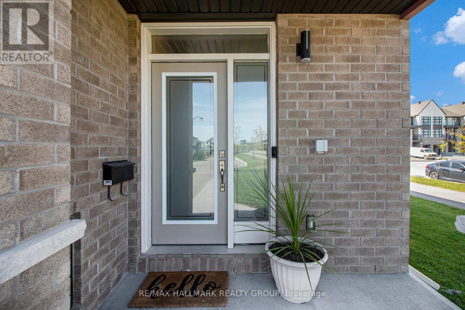 754 Cairn Crescent, Ottawa, Ontario  K1W 0P4 - Photo 6 - X12423284