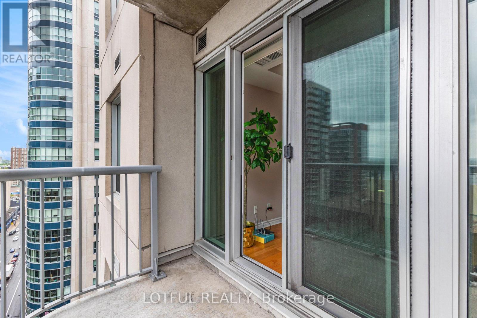 1703 - 234 Rideau Street, Ottawa, Ontario  K1N 0A9 - Photo 19 - X12423310