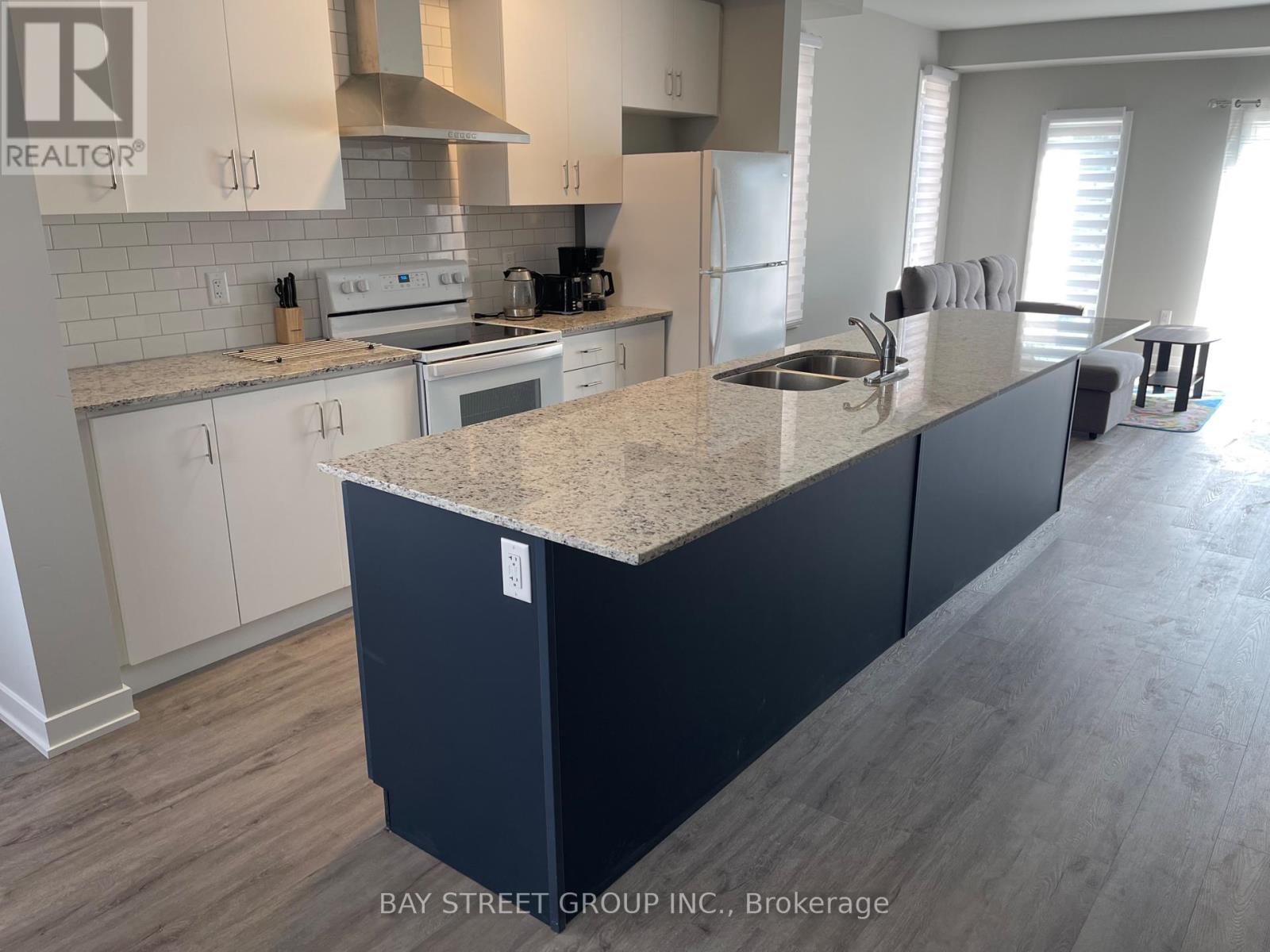 38 Winters Crescent, Collingwood, Ontario  L9Y 5T1 - Photo 3 - S12423078