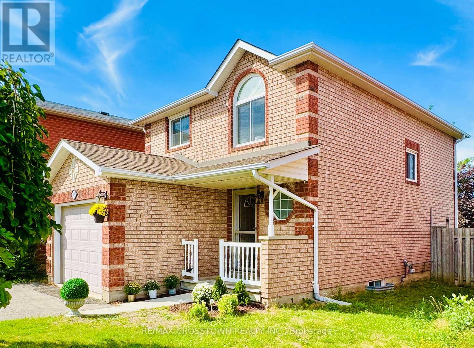49 Tunbridge Road, Barrie, Ontario  L4M 6S9 - Photo 1 - S12423081