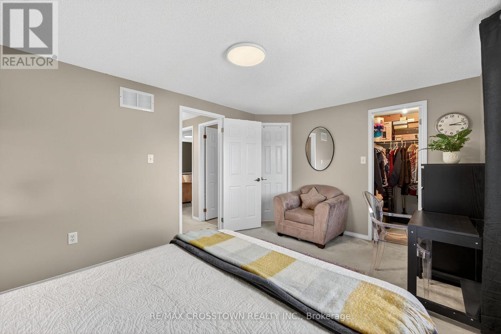 49 Tunbridge Road, Barrie, Ontario  L4M 6S9 - Photo 12 - S12423081