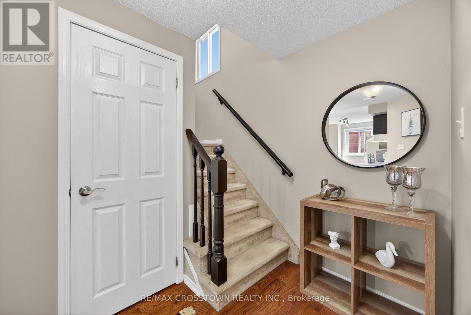 49 Tunbridge Road, Barrie, Ontario  L4M 6S9 - Photo 3 - S12423081