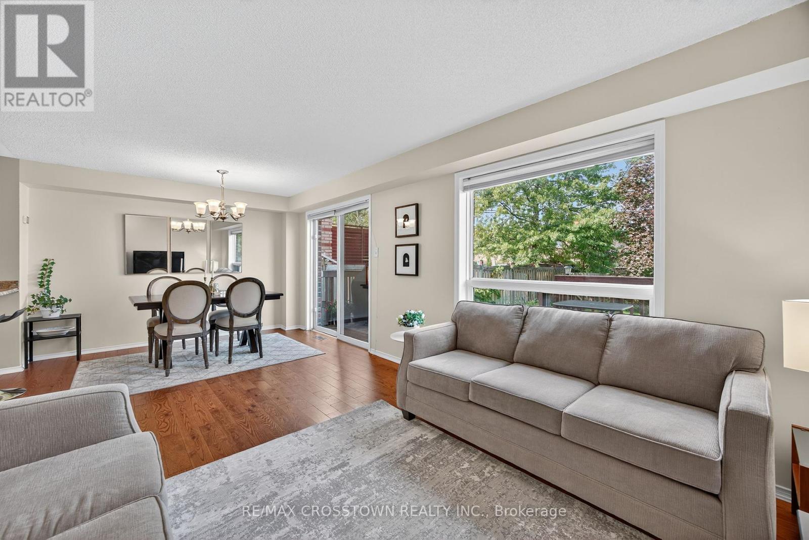 49 Tunbridge Road, Barrie, Ontario  L4M 6S9 - Photo 4 - S12423081