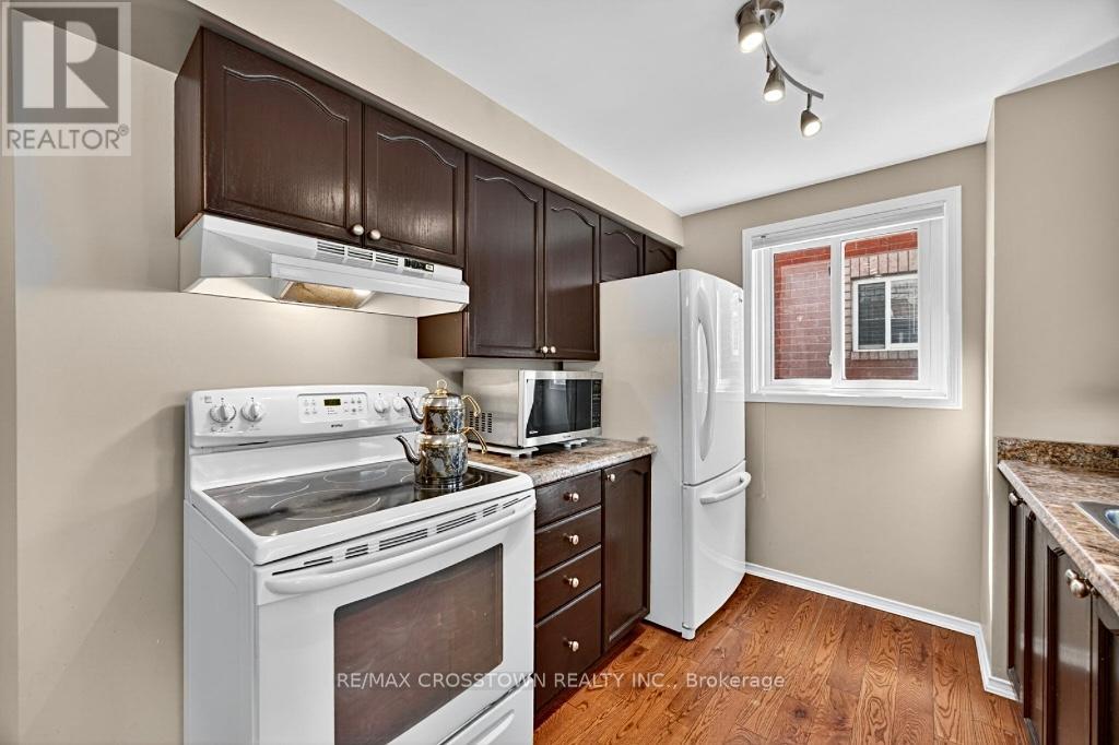 49 Tunbridge Road, Barrie, Ontario  L4M 6S9 - Photo 6 - S12423081