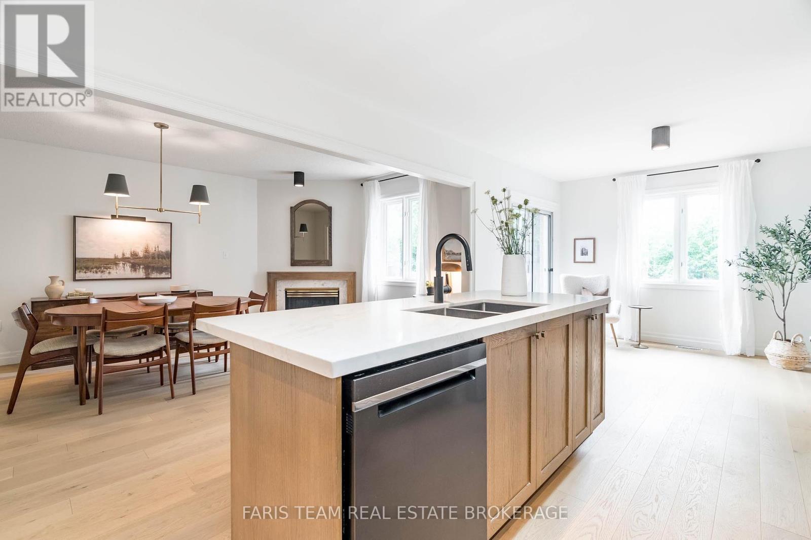9 Fairway Crescent, Wasaga Beach, Ontario  L9Z 1C1 - Photo 10 - S12423121