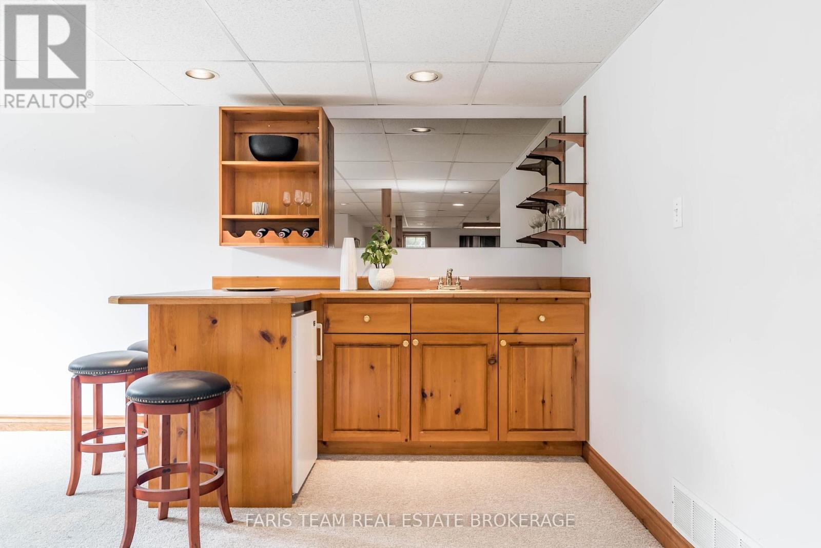 9 Fairway Crescent, Wasaga Beach, Ontario  L9Z 1C1 - Photo 32 - S12423121