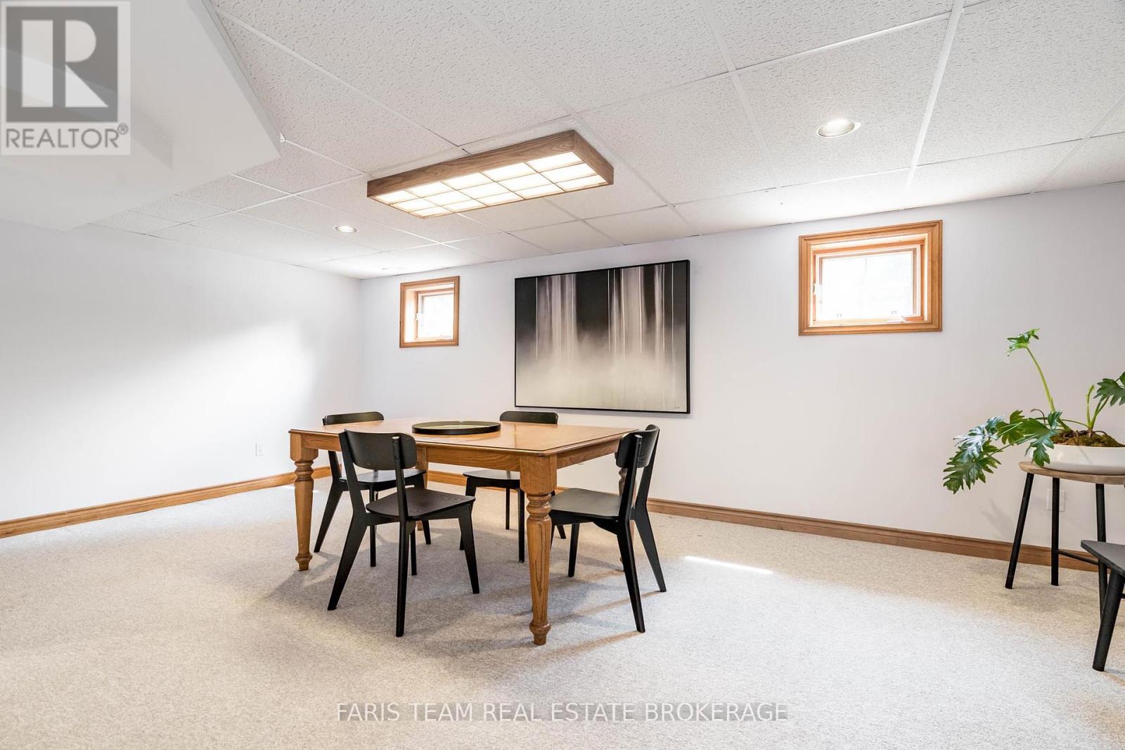 9 Fairway Crescent, Wasaga Beach, Ontario  L9Z 1C1 - Photo 34 - S12423121