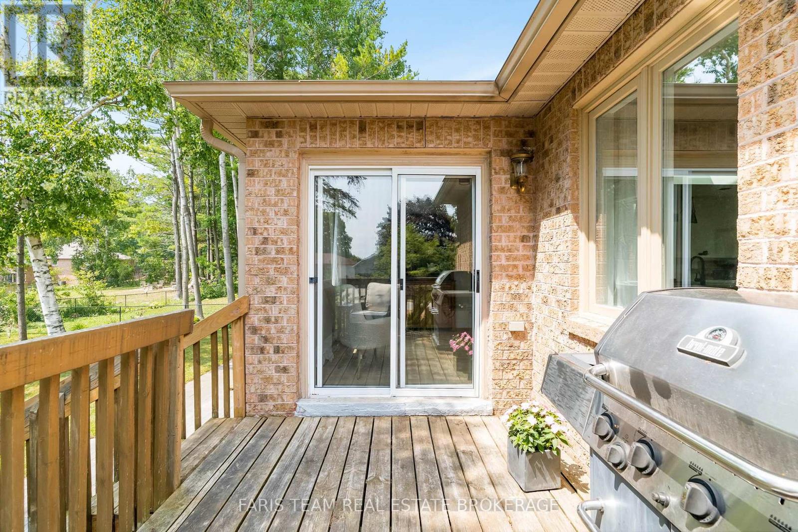 9 Fairway Crescent, Wasaga Beach, Ontario  L9Z 1C1 - Photo 39 - S12423121