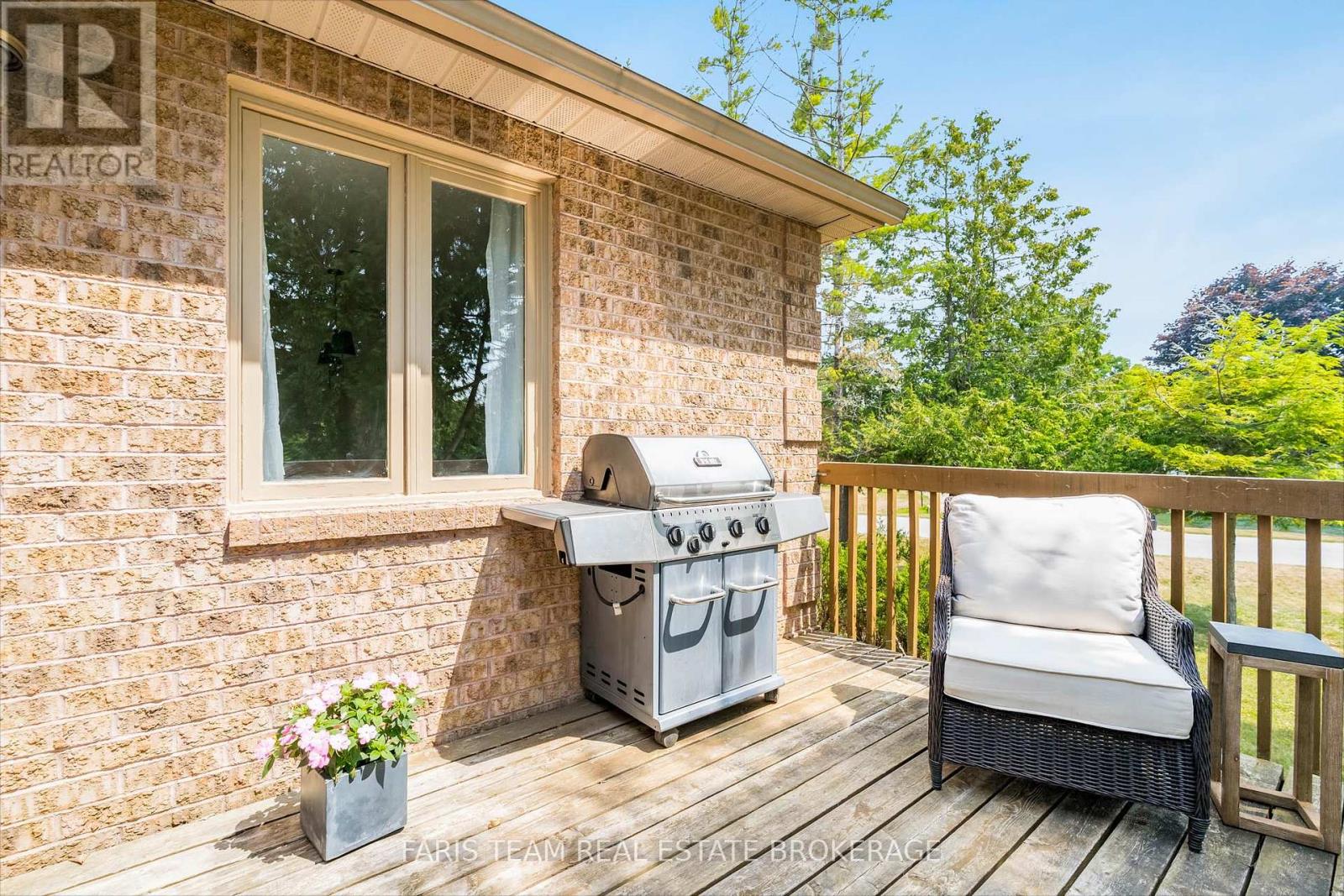 9 Fairway Crescent, Wasaga Beach, Ontario  L9Z 1C1 - Photo 40 - S12423121