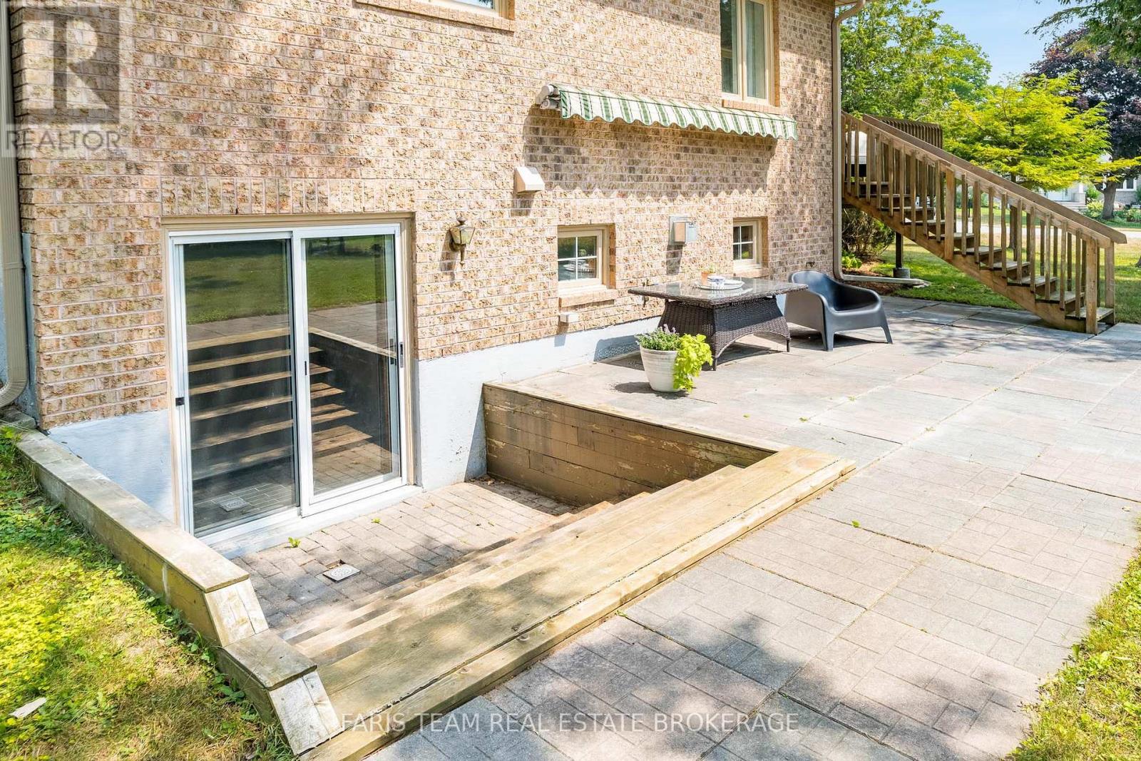 9 Fairway Crescent, Wasaga Beach, Ontario  L9Z 1C1 - Photo 42 - S12423121