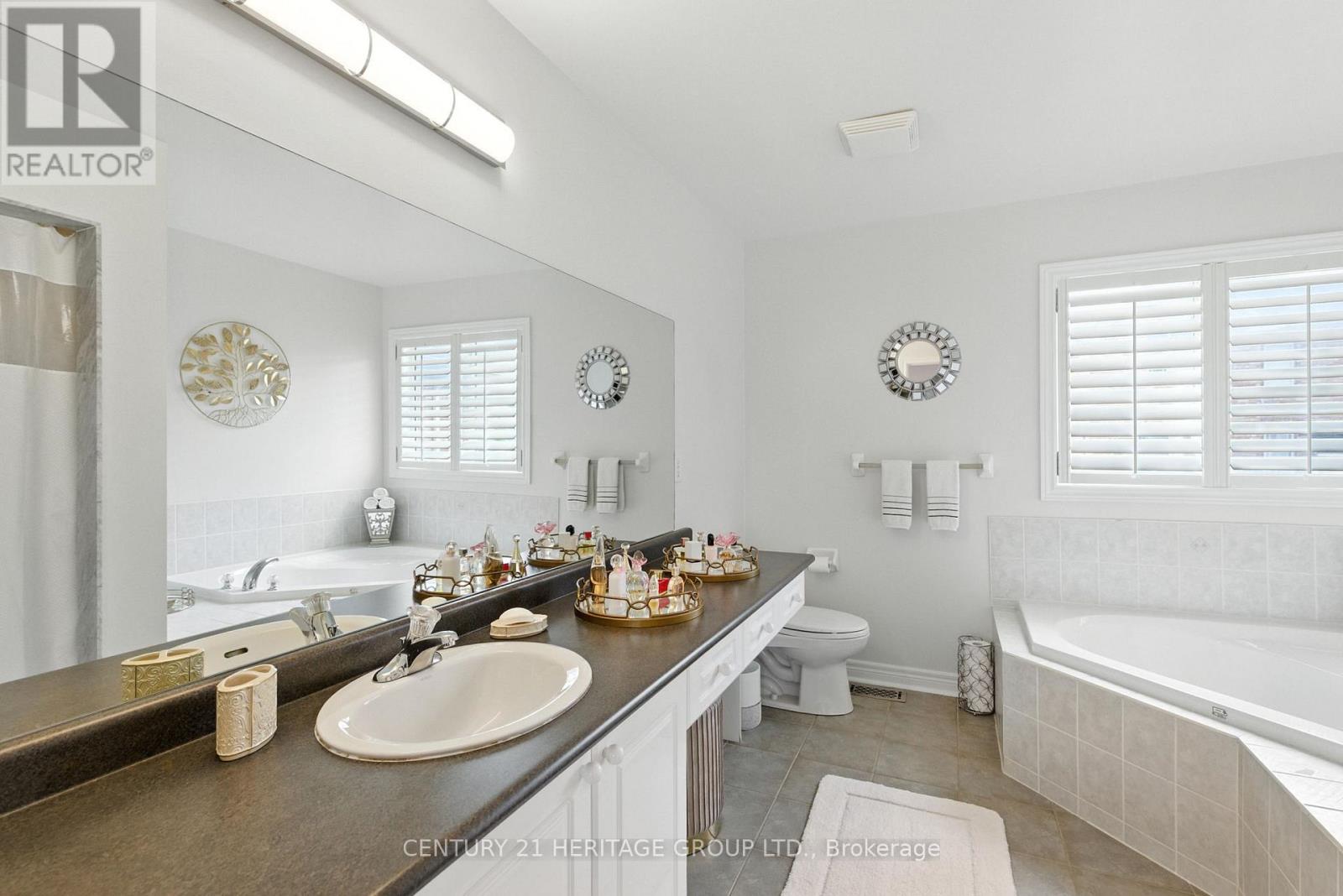106 Laurendale Avenue, Georgina, Ontario  L4P 4E8 - Photo 21 - N12414371
