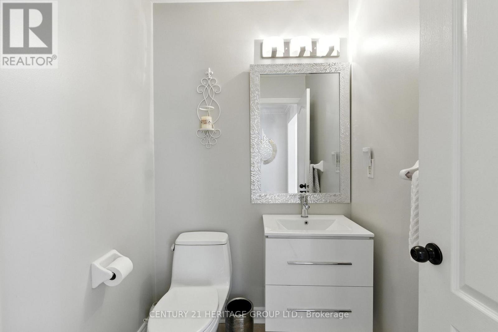 106 Laurendale Avenue, Georgina, Ontario  L4P 4E8 - Photo 9 - N12414371